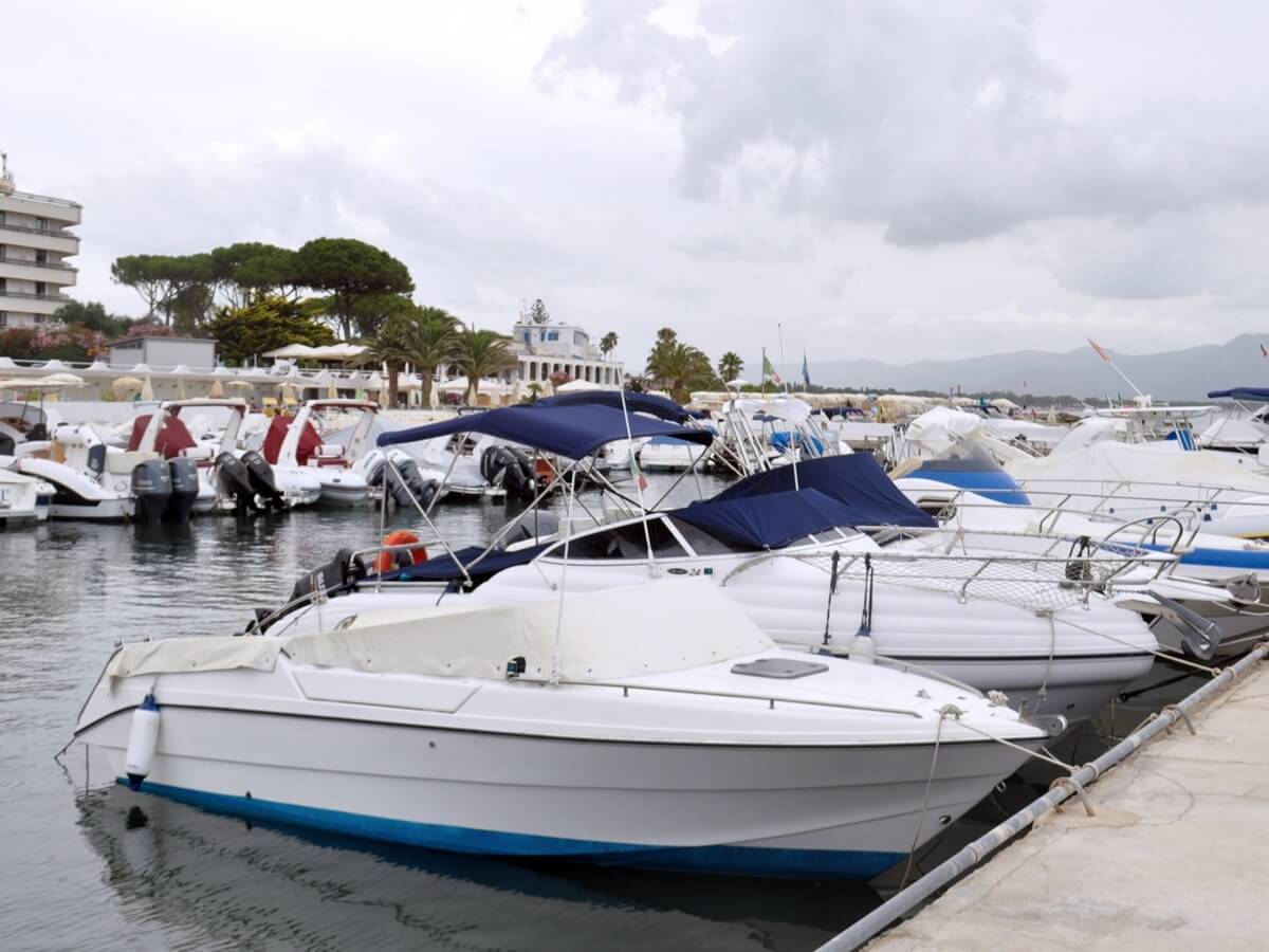 Pontoon Boats Hero Image